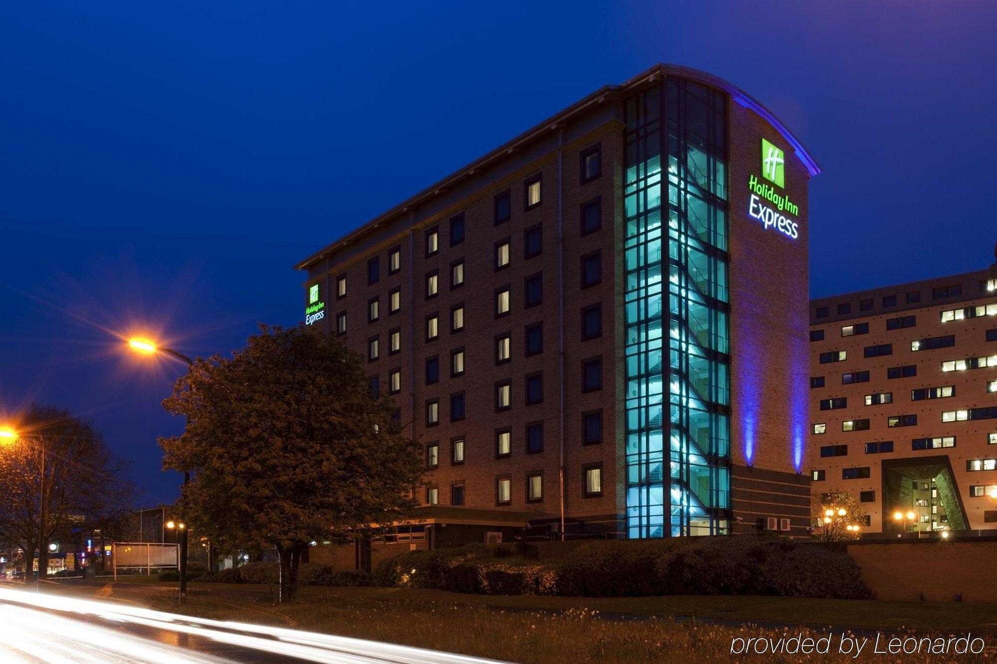 Holiday Inn Express Leeds City Centre By Ihg Exterior foto