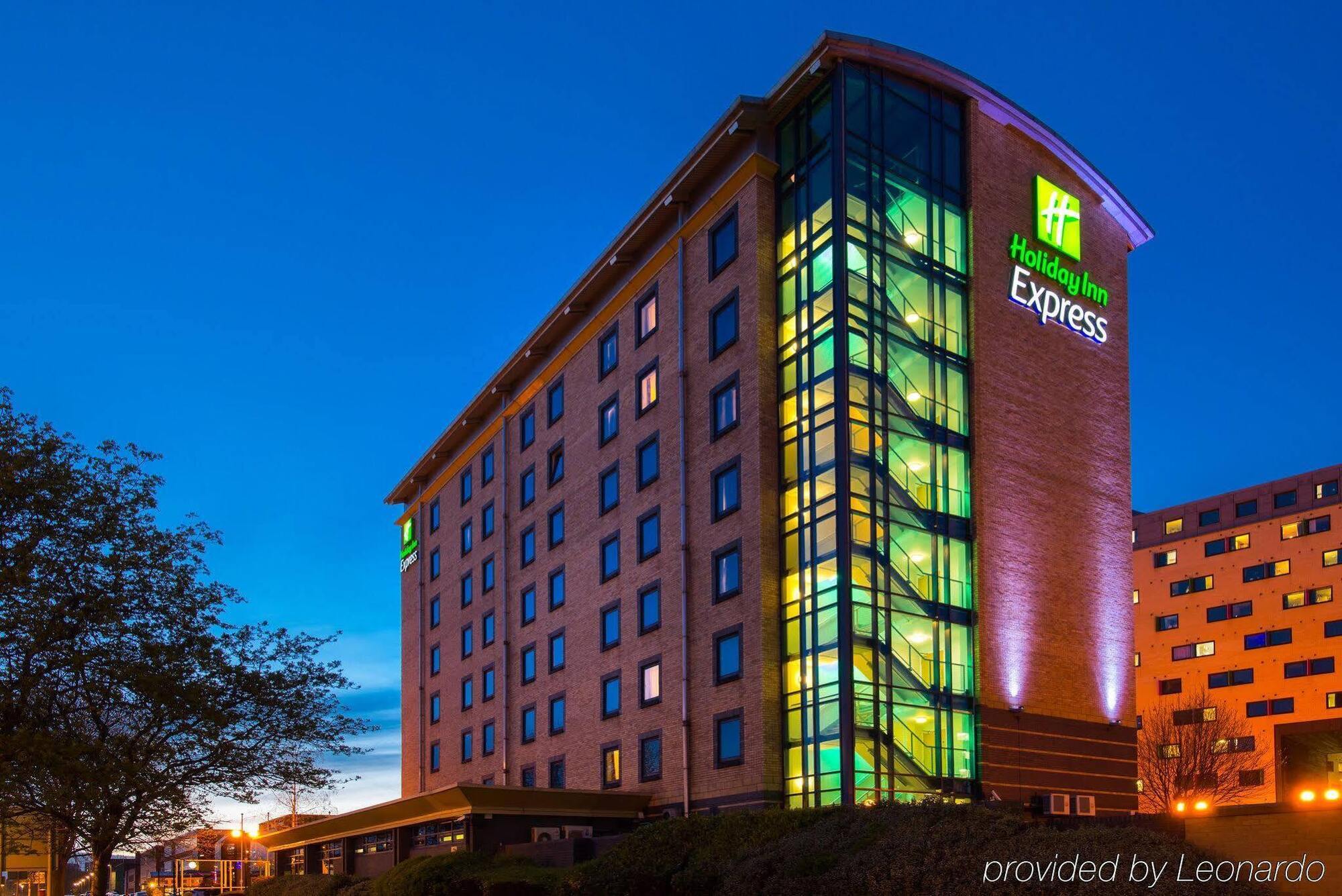 Holiday Inn Express Leeds City Centre By Ihg Exterior foto